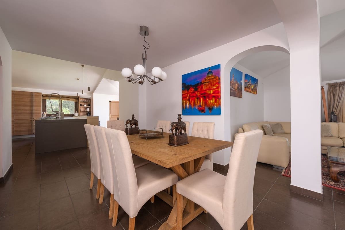 4 bedroom Villa for sale in Golden Mile with garage - € 2,875,000 (Ref: 9081105)