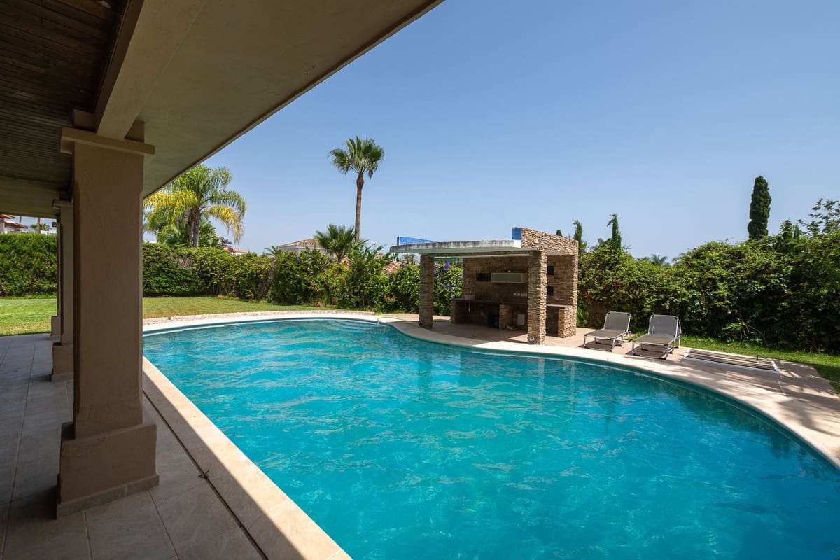 4 bedroom Villa for sale in Golden Mile with garage - € 2,875,000 (Ref: 9081105)