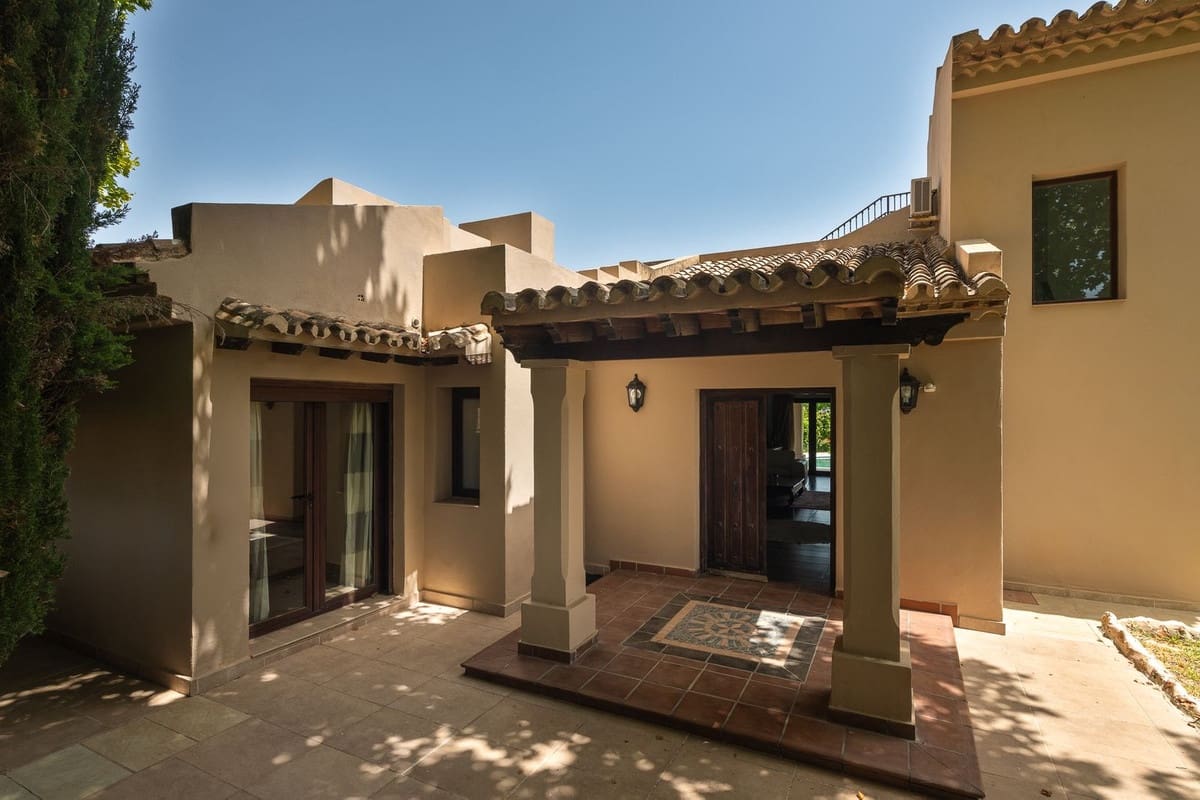 4 bedroom Villa for sale in Golden Mile with garage - € 2,875,000 (Ref: 9081105)