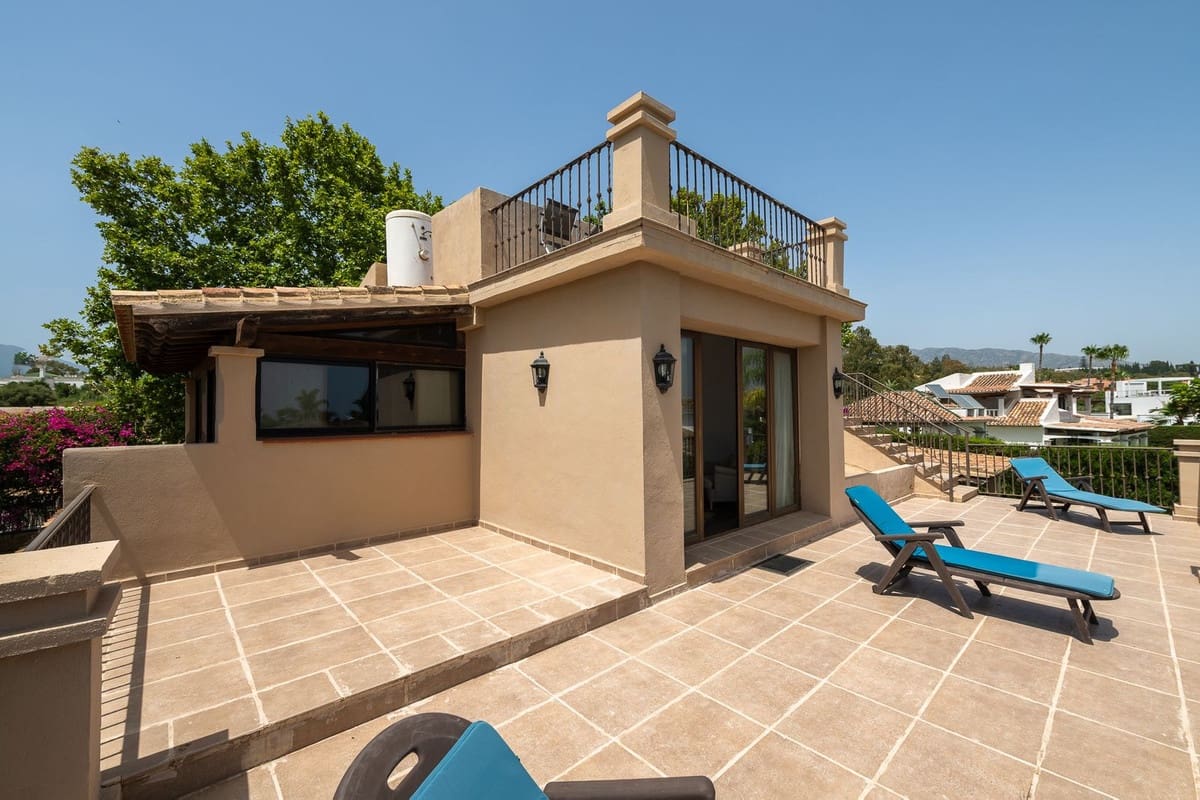 4 bedroom Villa for sale in Golden Mile with garage - € 2,875,000 (Ref: 9081105)