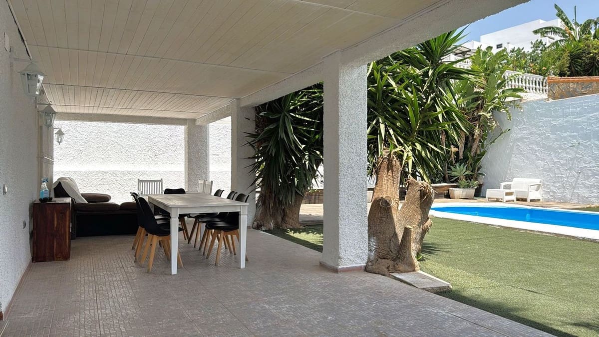 3 bedroom Villa for sale in Estepona - € 789,000 (Ref: 9082791)