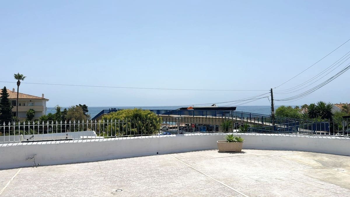 3 bedroom Villa for sale in Estepona - € 789,000 (Ref: 9082791)