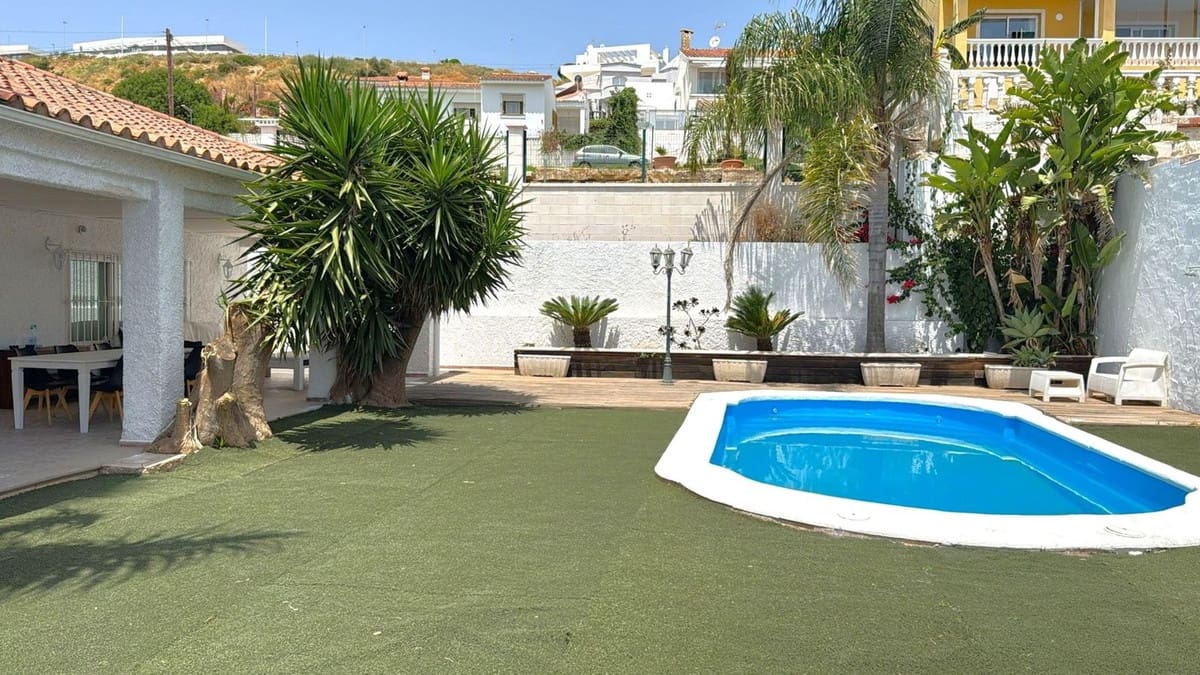 3 bedroom Villa for sale in Estepona - € 789,000 (Ref: 9082791)