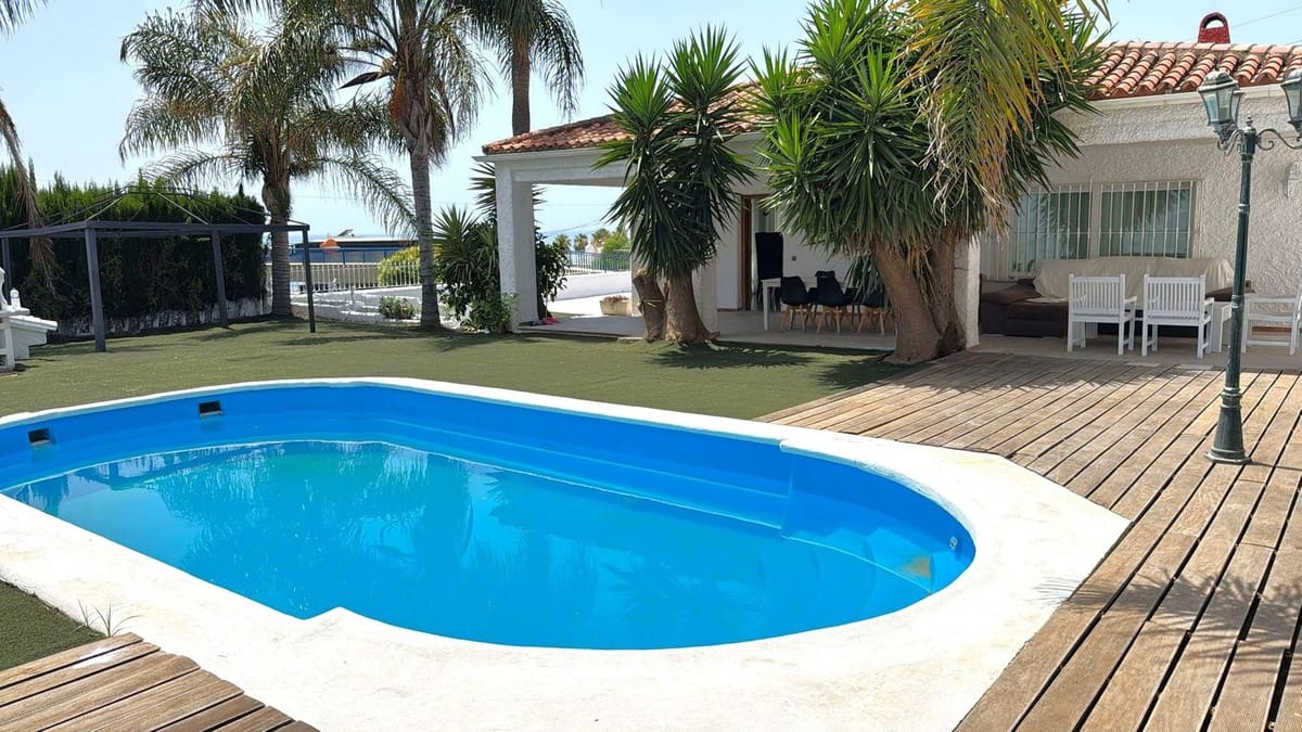 3 bedroom Villa for sale in Estepona - € 789,000 (Ref: 9082791)