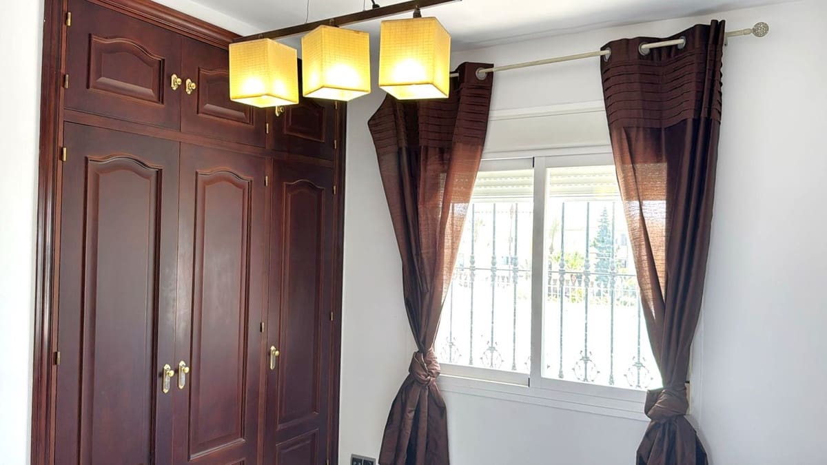 3 bedroom Villa for sale in Estepona - € 789,000 (Ref: 9082791)