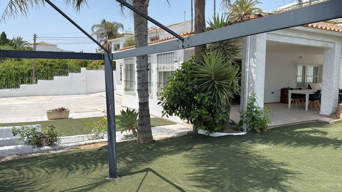 3 bedroom Villa for sale in Estepona - € 789,000 (Ref: 9082791)