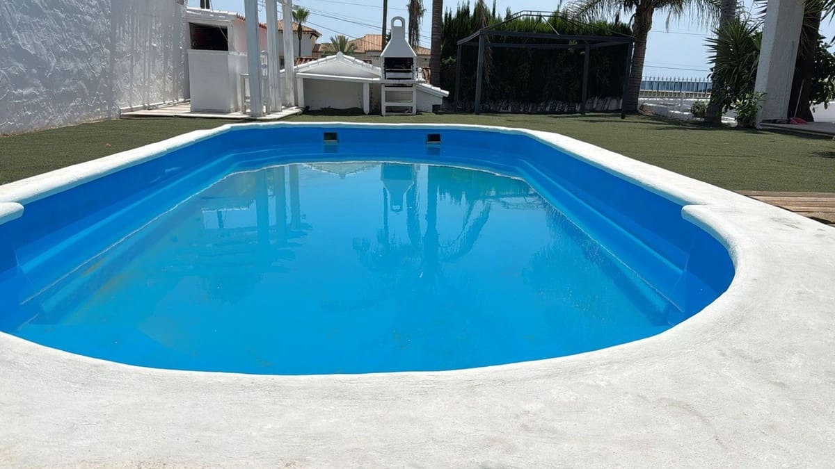 3 bedroom Villa for sale in Estepona - € 789,000 (Ref: 9082791)
