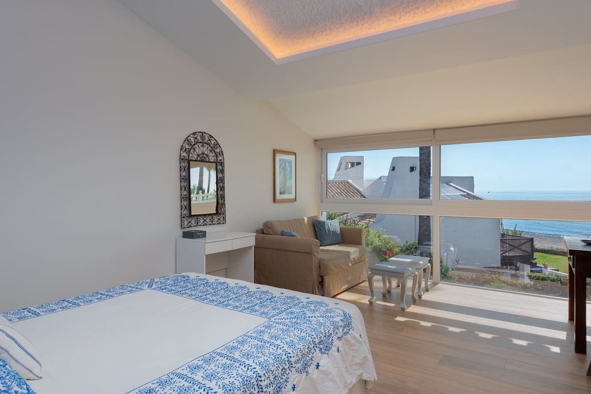 Casa de 4 habitaciones en Estepona en venta - 1.499.000 € (Ref: 9082792)