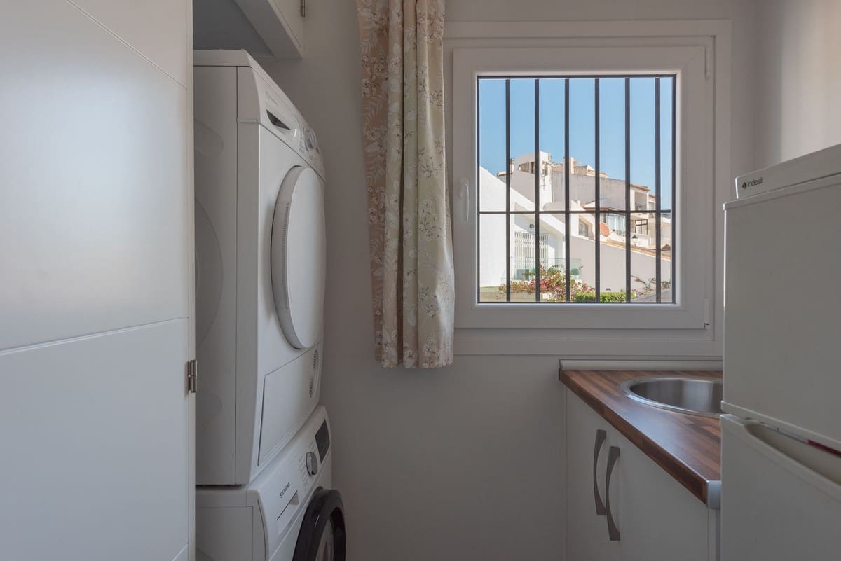 Casa de 4 habitaciones en Estepona en venta - 1.499.000 € (Ref: 9082792)