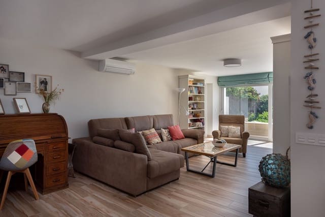Casa de 4 habitaciones en Estepona en venta - 1.499.000 € (Ref: 9082792)