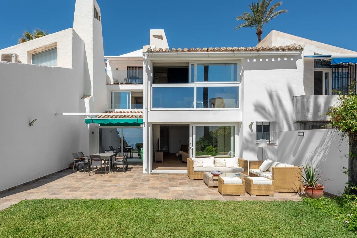 Casa de 4 habitaciones en Estepona en venta - 1.499.000 € (Ref: 9082792)