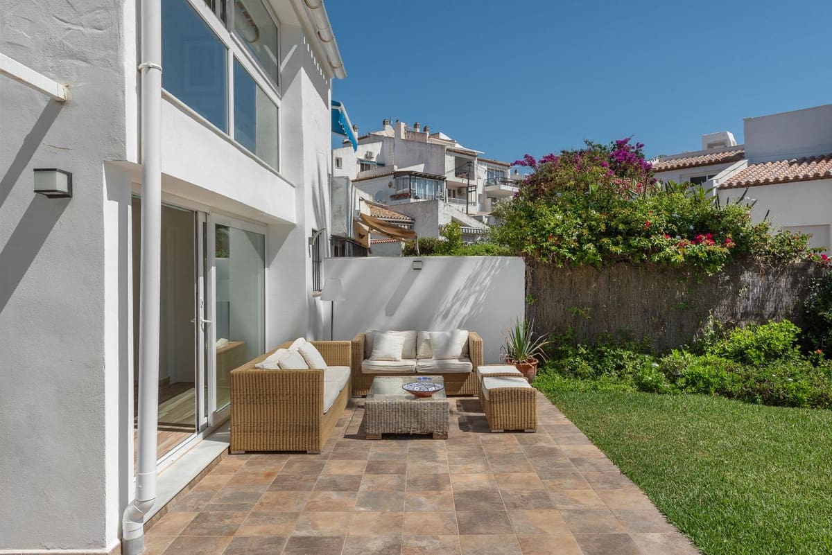 Casa de 4 habitaciones en Estepona en venta - 1.499.000 € (Ref: 9082792)