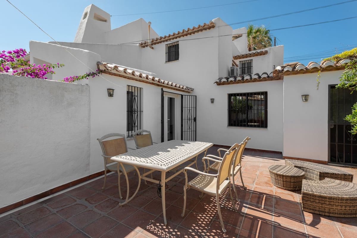Casa de 4 habitaciones en Estepona en venta - 1.499.000 € (Ref: 9082792)