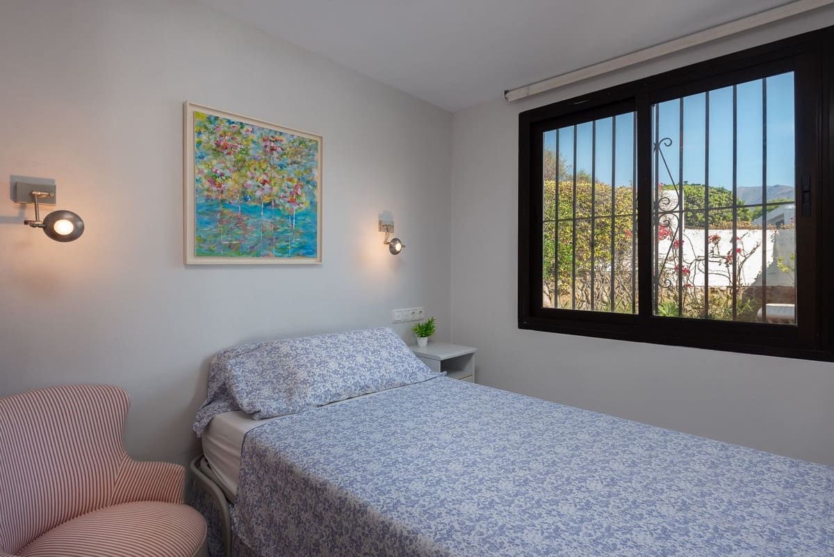 Casa de 4 habitaciones en Estepona en venta - 1.499.000 € (Ref: 9082792)