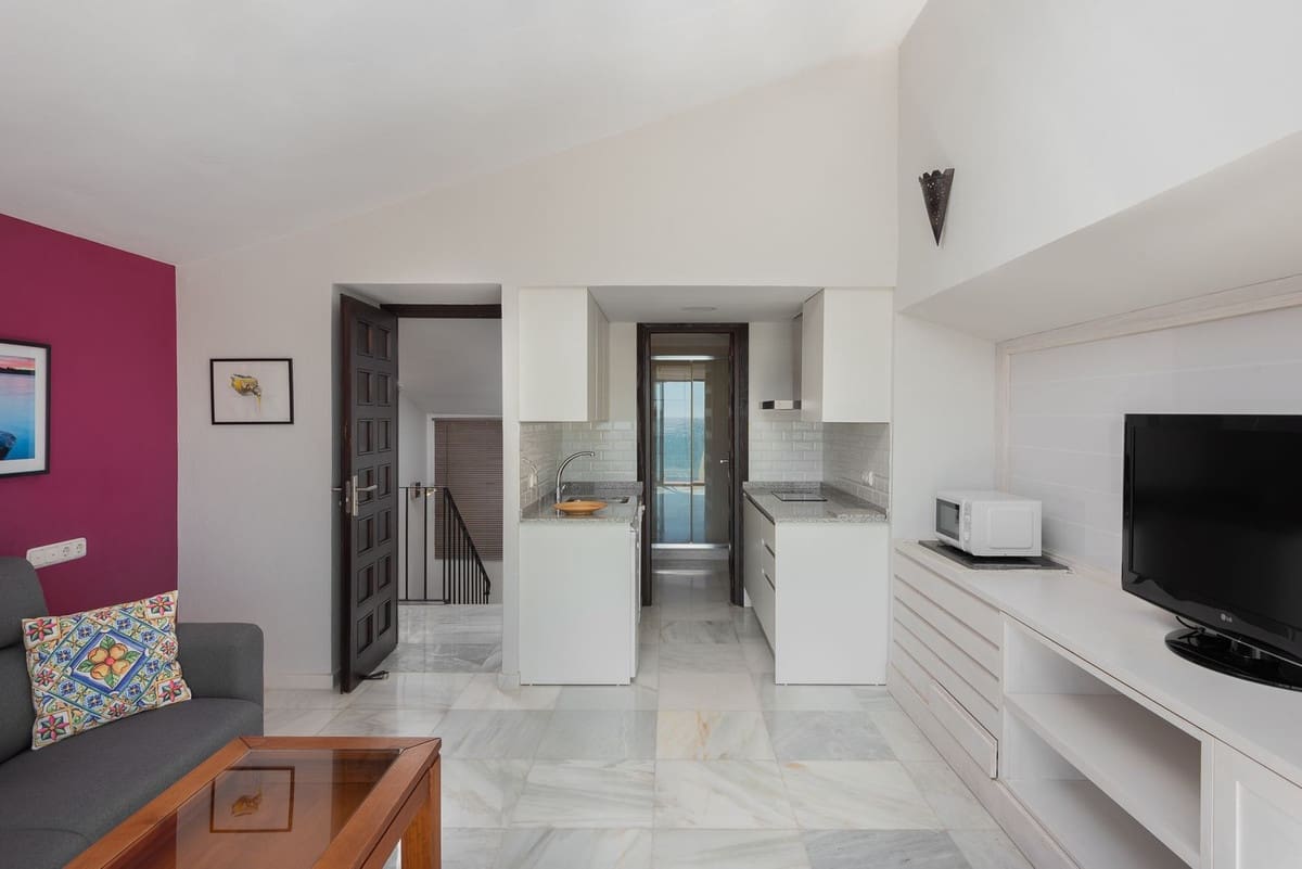 Casa de 4 habitaciones en Estepona en venta - 1.499.000 € (Ref: 9082792)