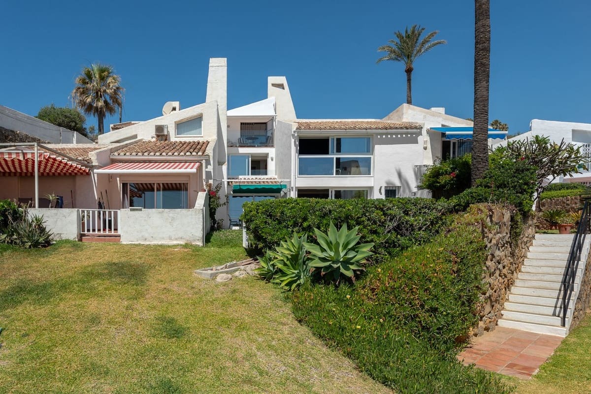 Casa de 4 habitaciones en Estepona en venta - 1.499.000 € (Ref: 9082792)