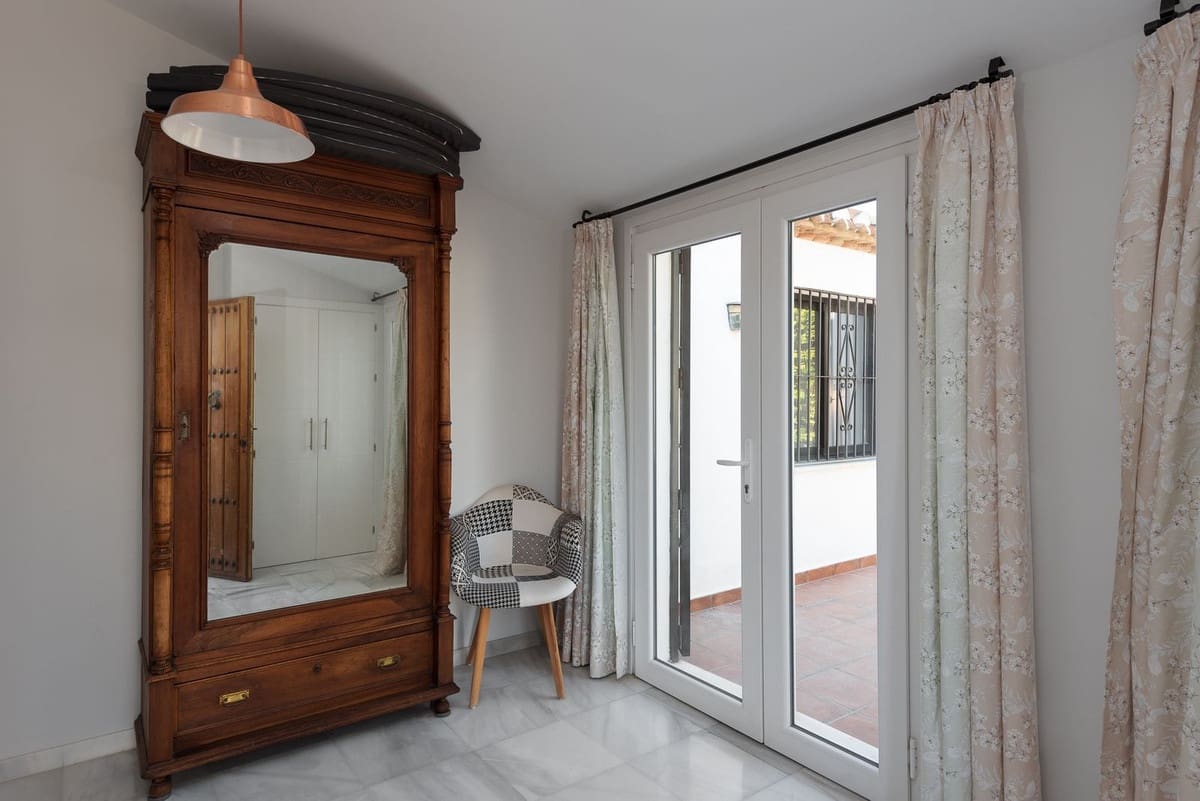 Casa de 4 habitaciones en Estepona en venta - 1.499.000 € (Ref: 9082792)