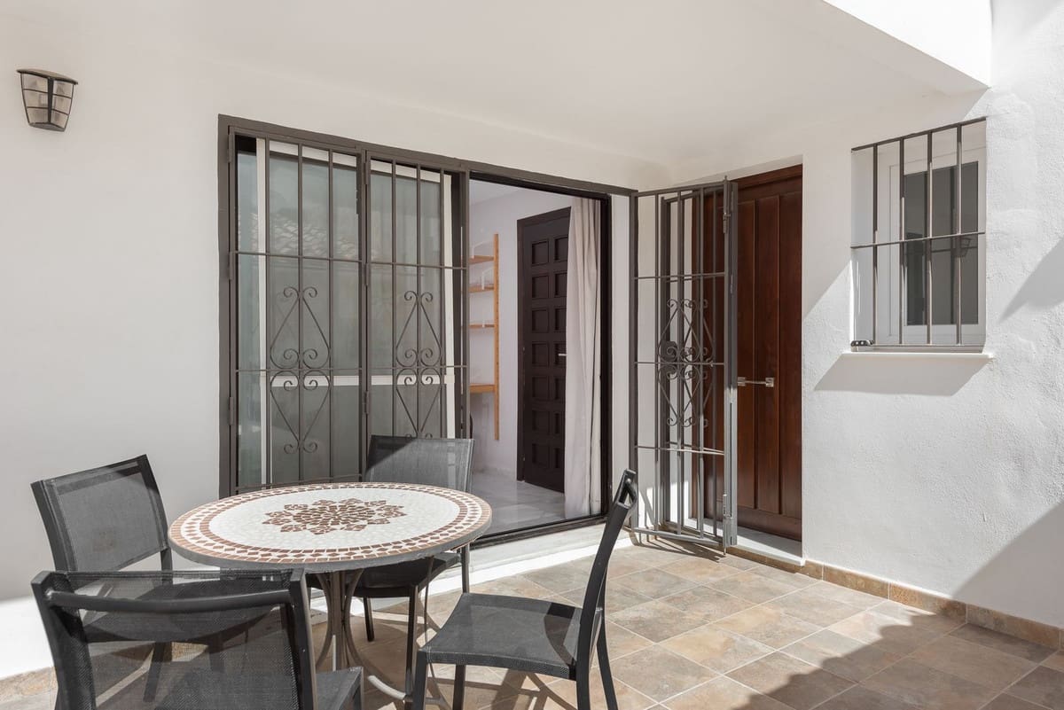 Casa de 4 habitaciones en Estepona en venta - 1.499.000 € (Ref: 9082792)