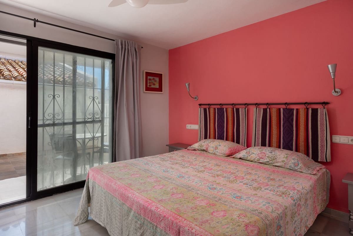 Casa de 4 habitaciones en Estepona en venta - 1.499.000 € (Ref: 9082792)