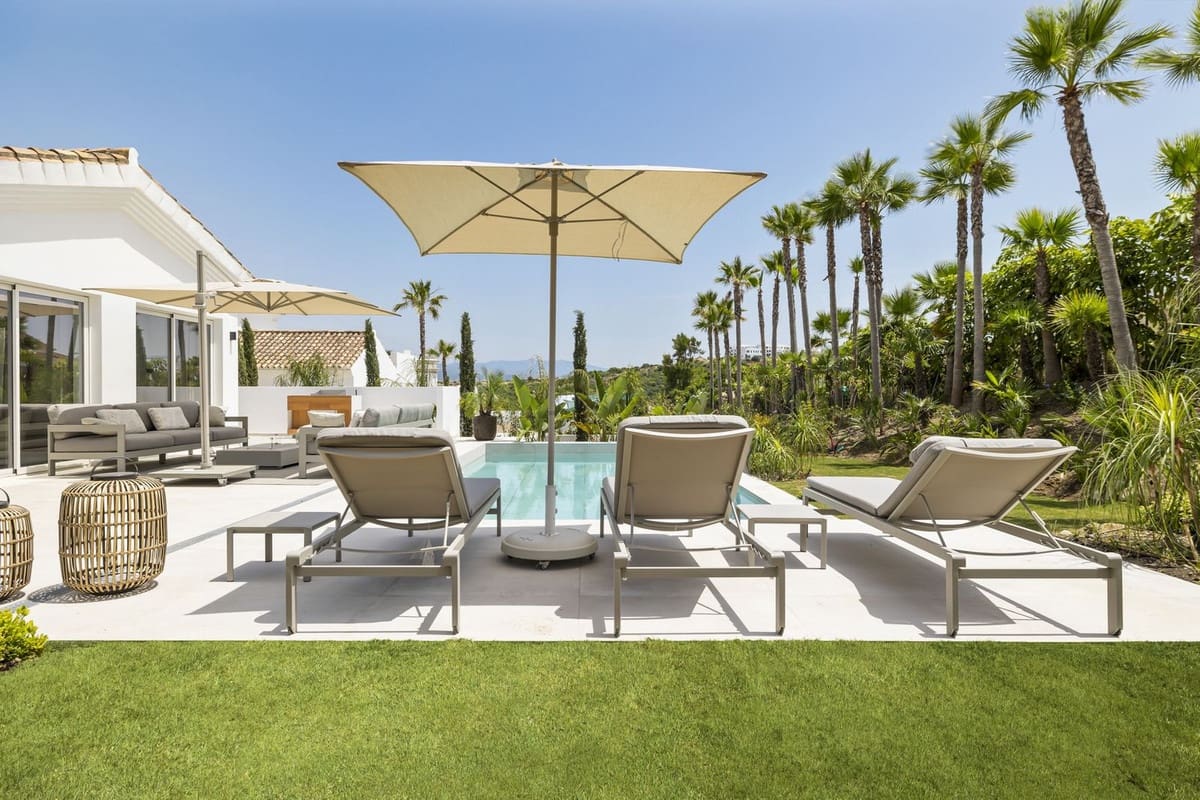 4 bedroom Villa for sale in Bahia de Casares with garage - € 1,750,000 (Ref: 9088241)