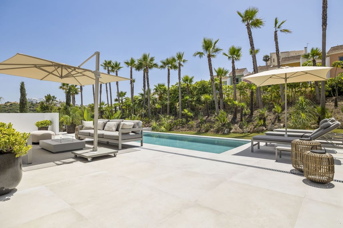 4 bedroom Villa for sale in Bahia de Casares with garage - € 1,750,000 (Ref: 9088241)