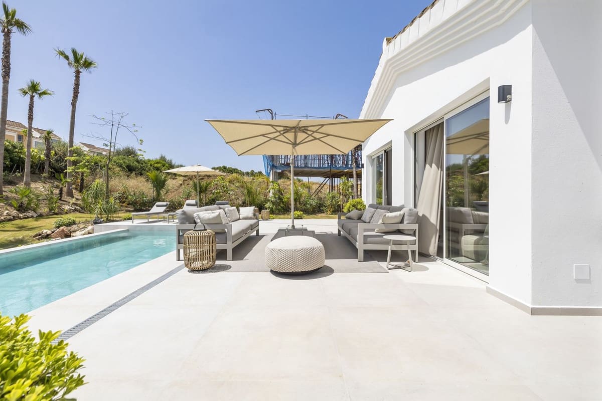 4 bedroom Villa for sale in Bahia de Casares with garage - € 1,750,000 (Ref: 9088241)