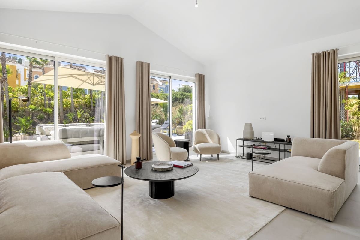 4 bedroom Villa for sale in Bahia de Casares with garage - € 1,750,000 (Ref: 9088241)