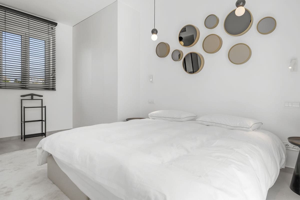 4 bedroom Villa for sale in Bahia de Casares with garage - € 1,750,000 (Ref: 9088241)