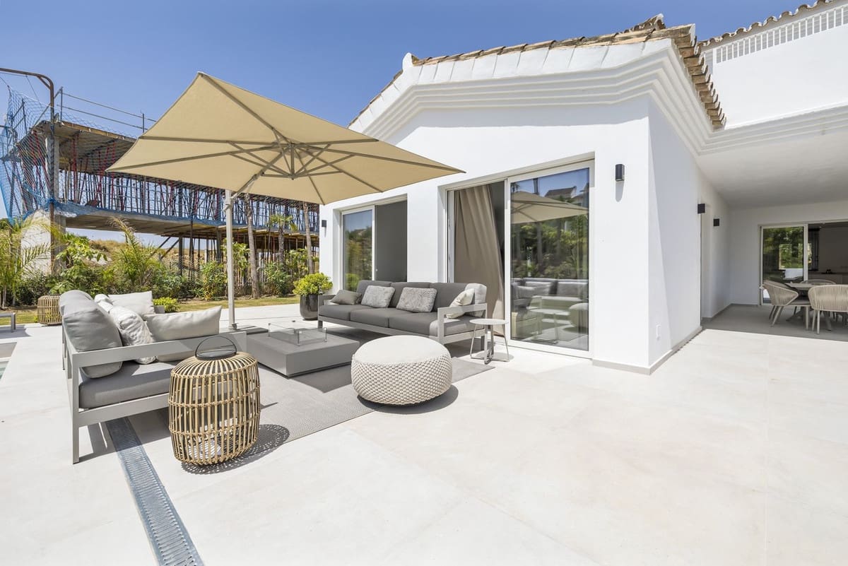 4 bedroom Villa for sale in Bahia de Casares with garage - € 1,750,000 (Ref: 9088241)