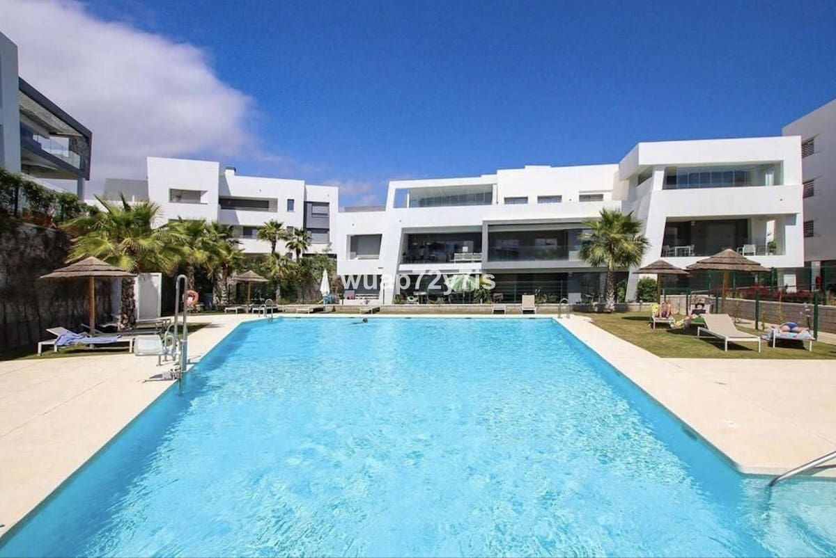 2 bedroom Apartment for sale in Estepona - € 515,000 (Ref: 9099449)