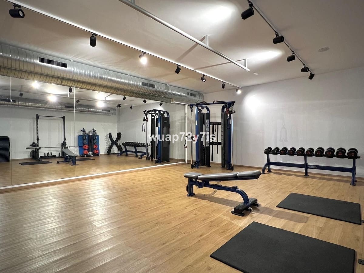 2 bedroom Apartment for sale in Estepona - € 515,000 (Ref: 9099449)