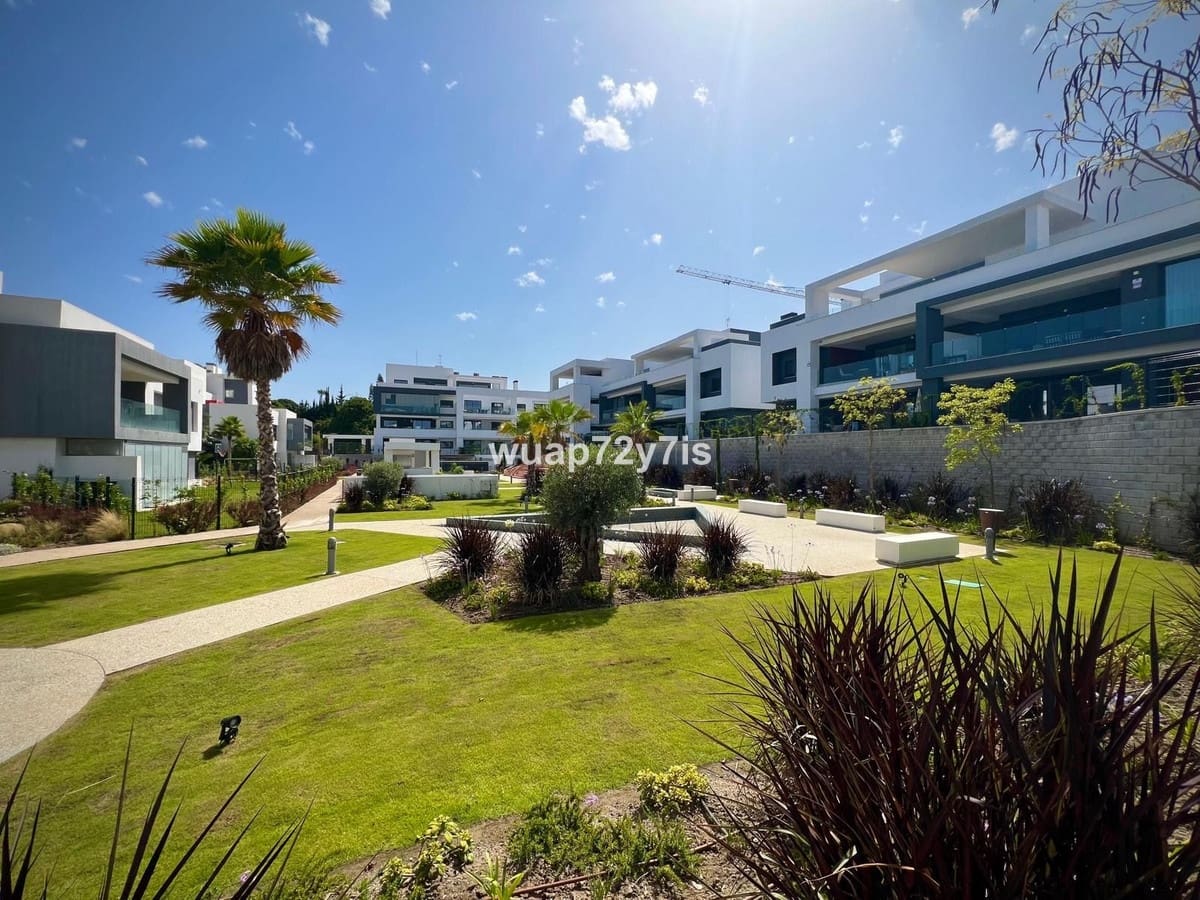 2 bedroom Apartment for sale in Estepona - € 515,000 (Ref: 9099449)