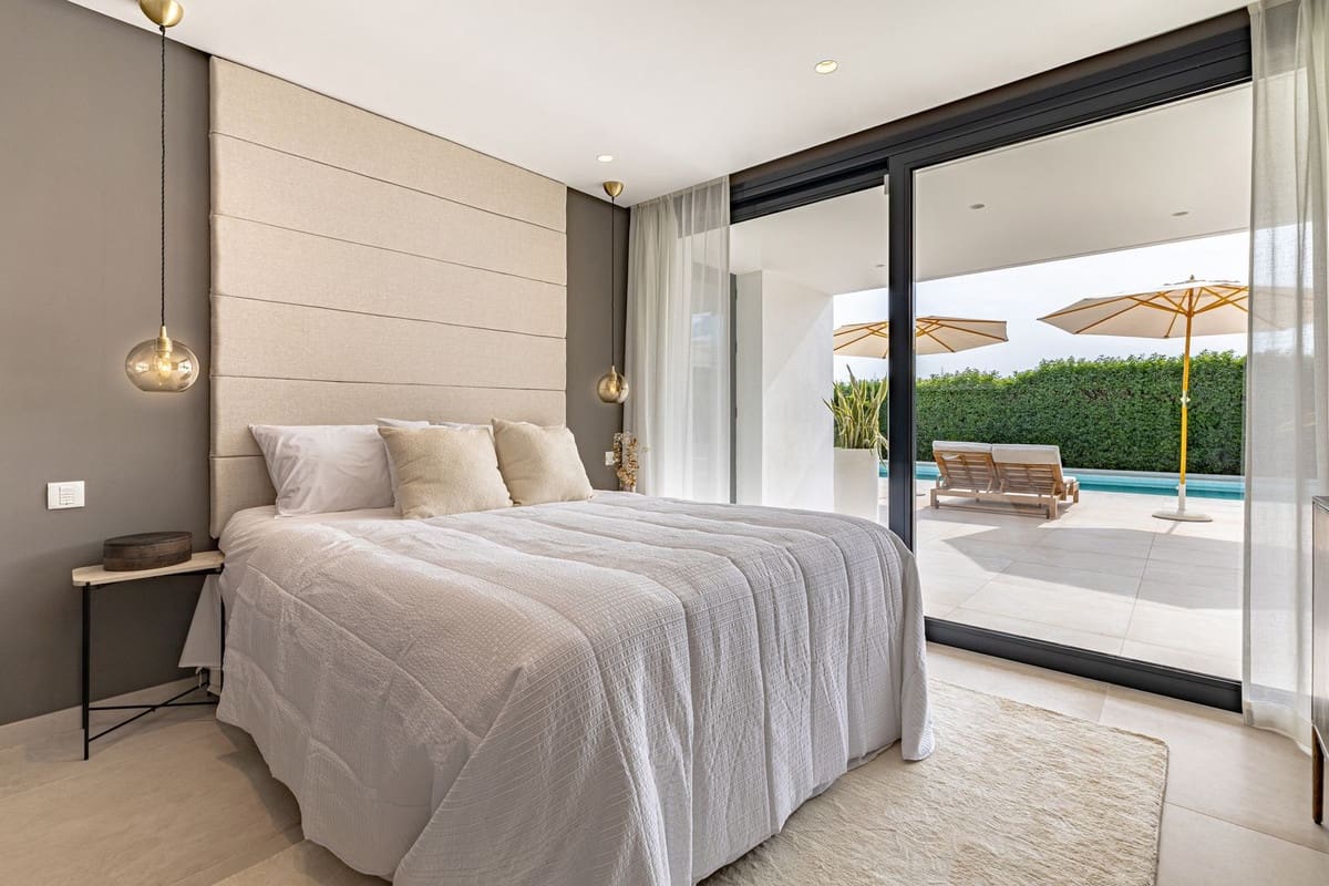 6 bedroom Villa for sale in Nueva Andalucia with garage - € 3,995,000 (Ref: 9099450)