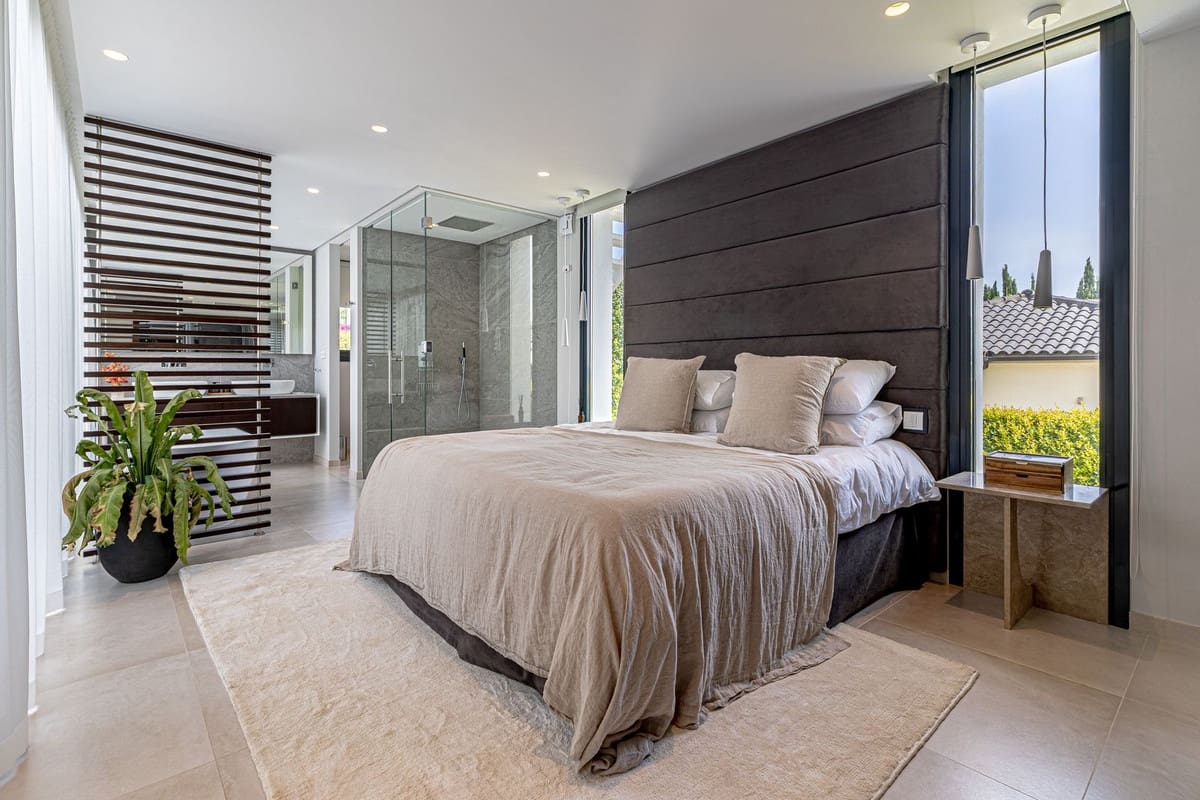 6 bedroom Villa for sale in Nueva Andalucia with garage - € 3,995,000 (Ref: 9099450)