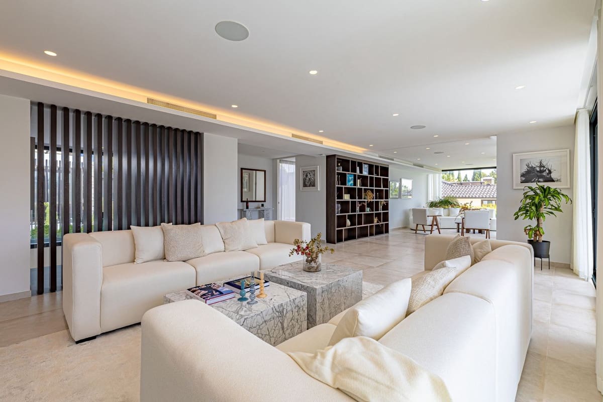 6 bedroom Villa for sale in Nueva Andalucia with garage - € 3,995,000 (Ref: 9099450)