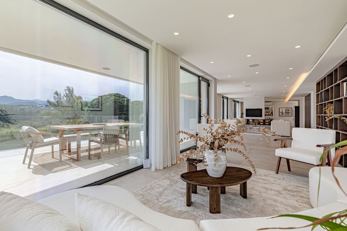 6 bedroom Villa for sale in Nueva Andalucia with garage - € 3,995,000 (Ref: 9099450)