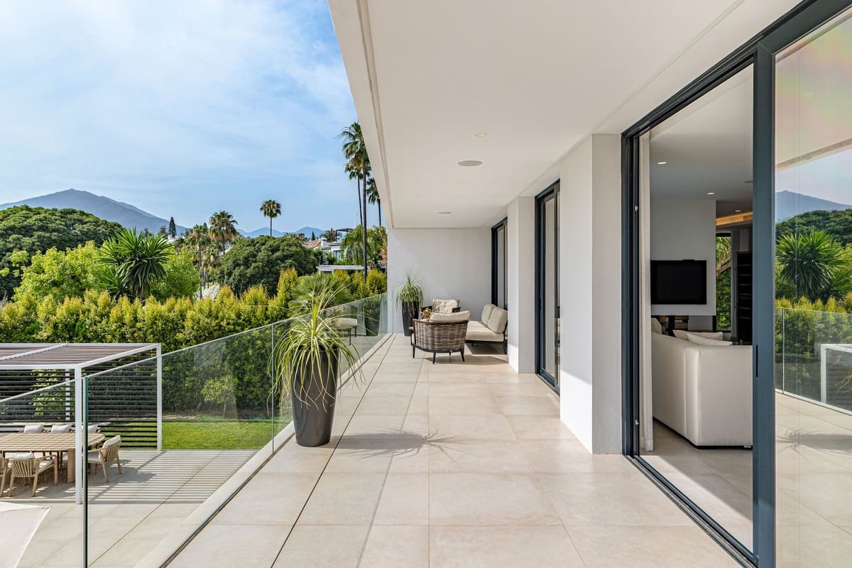 6 bedroom Villa for sale in Nueva Andalucia with garage - € 3,995,000 (Ref: 9099450)