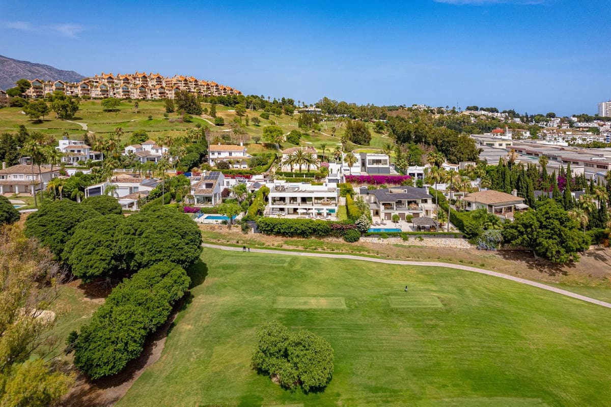 6 bedroom Villa for sale in Nueva Andalucia with garage - € 3,995,000 (Ref: 9099450)