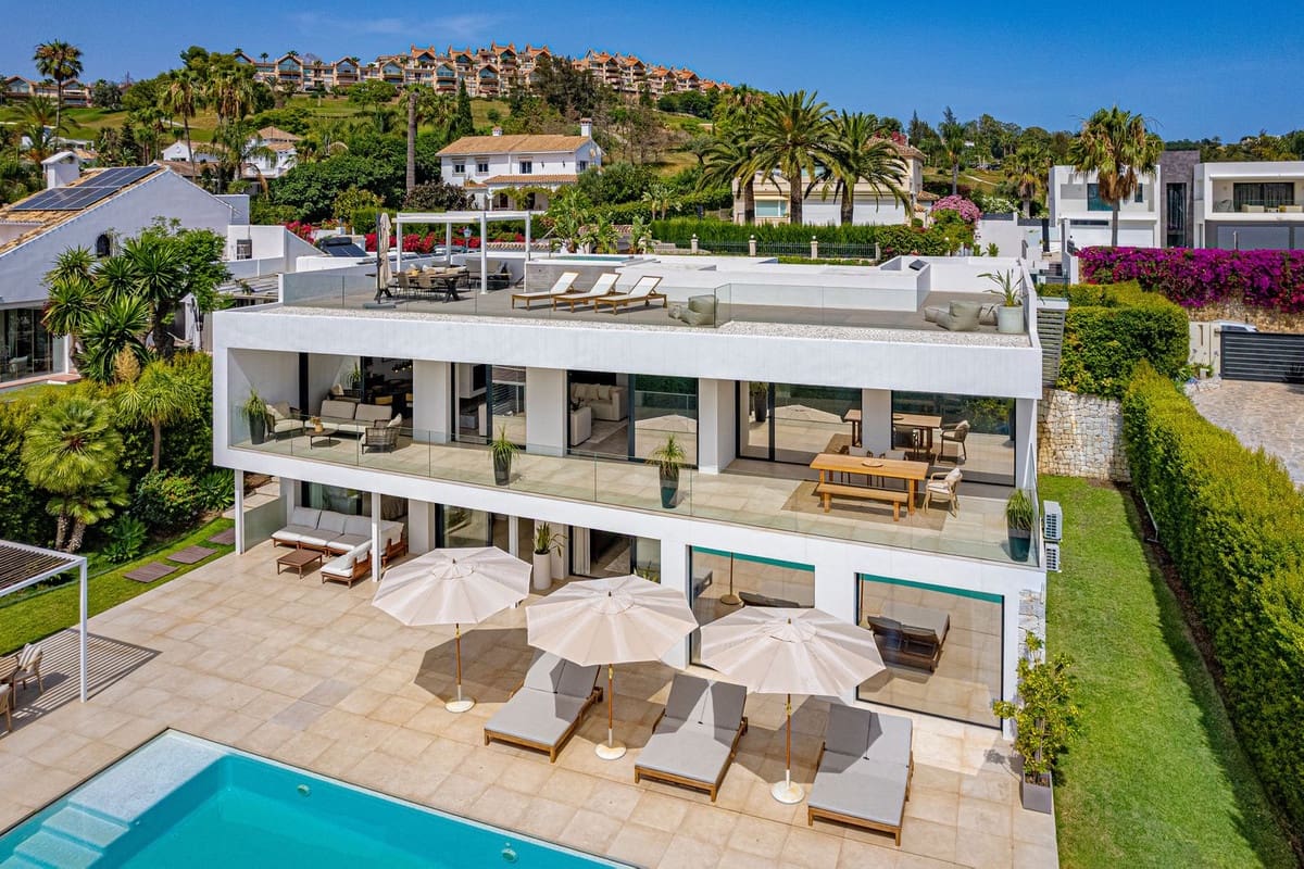 6 bedroom Villa for sale in Nueva Andalucia with garage - € 3,995,000 (Ref: 9099450)