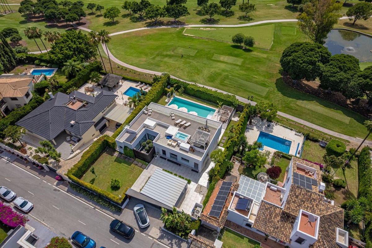 6 bedroom Villa for sale in Nueva Andalucia with garage - € 3,995,000 (Ref: 9099450)