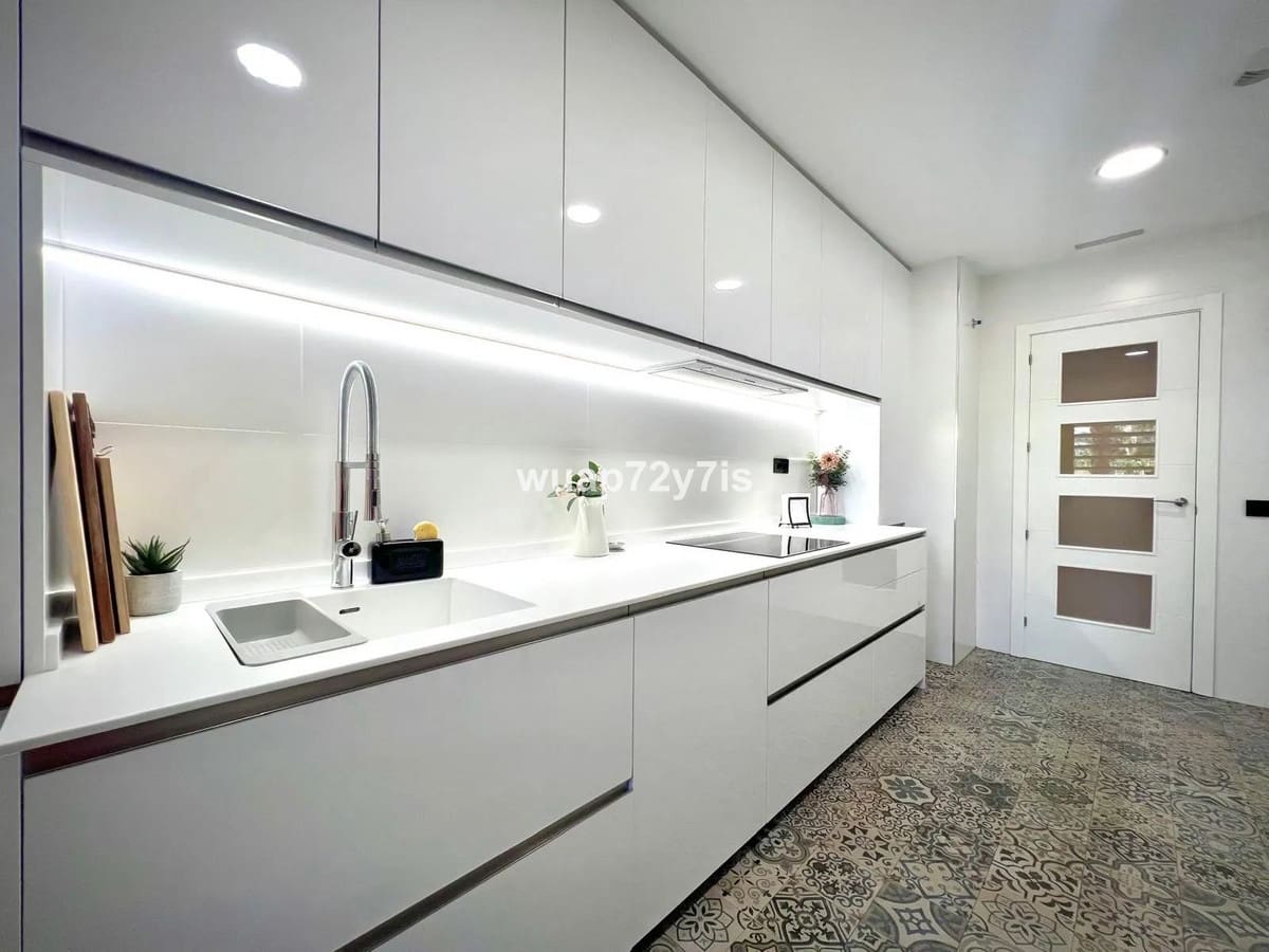 3 bedroom Apartment for sale in Estepona - € 860,000 (Ref: 9099451)