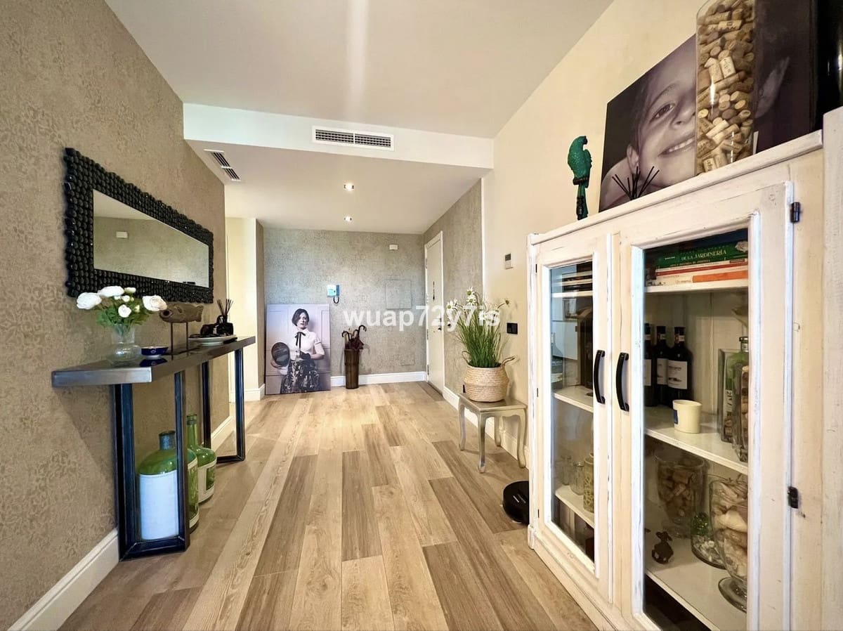 3 bedroom Apartment for sale in Estepona - € 860,000 (Ref: 9099451)