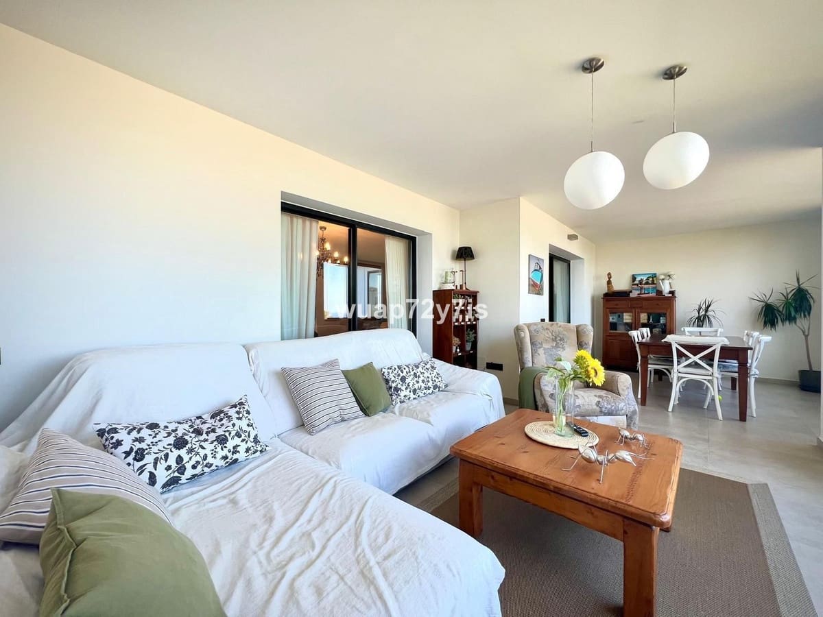 3 bedroom Apartment for sale in Estepona - € 860,000 (Ref: 9099451)