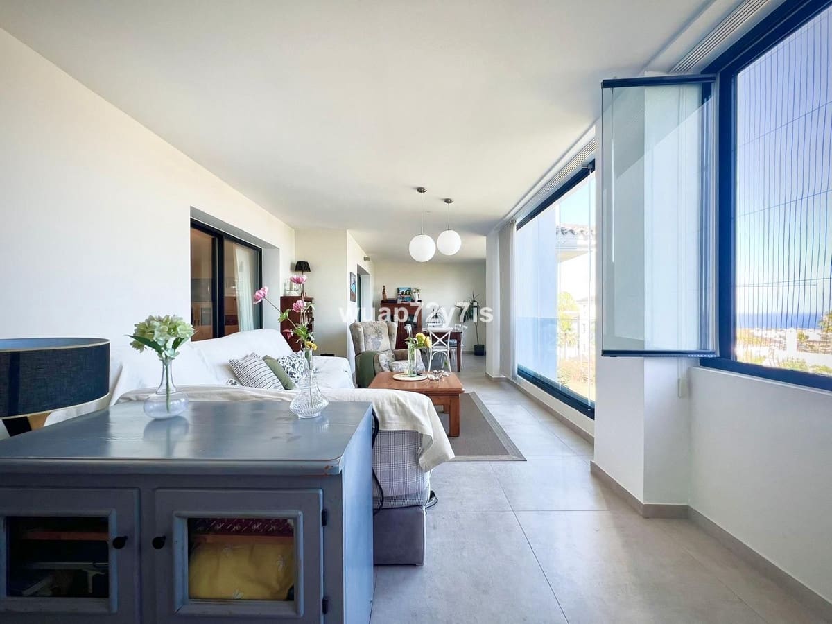 3 bedroom Apartment for sale in Estepona - € 860,000 (Ref: 9099451)