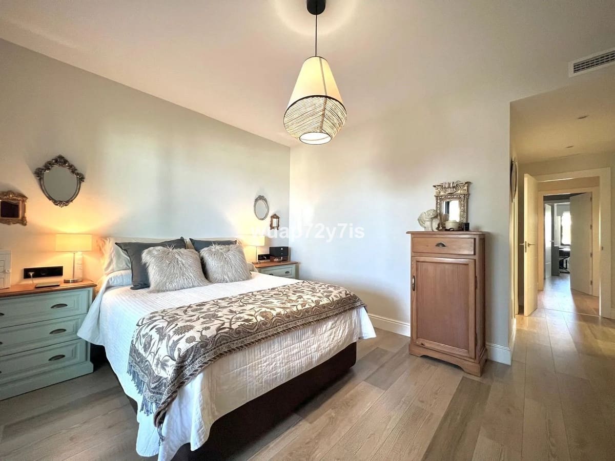 3 bedroom Apartment for sale in Estepona - € 860,000 (Ref: 9099451)