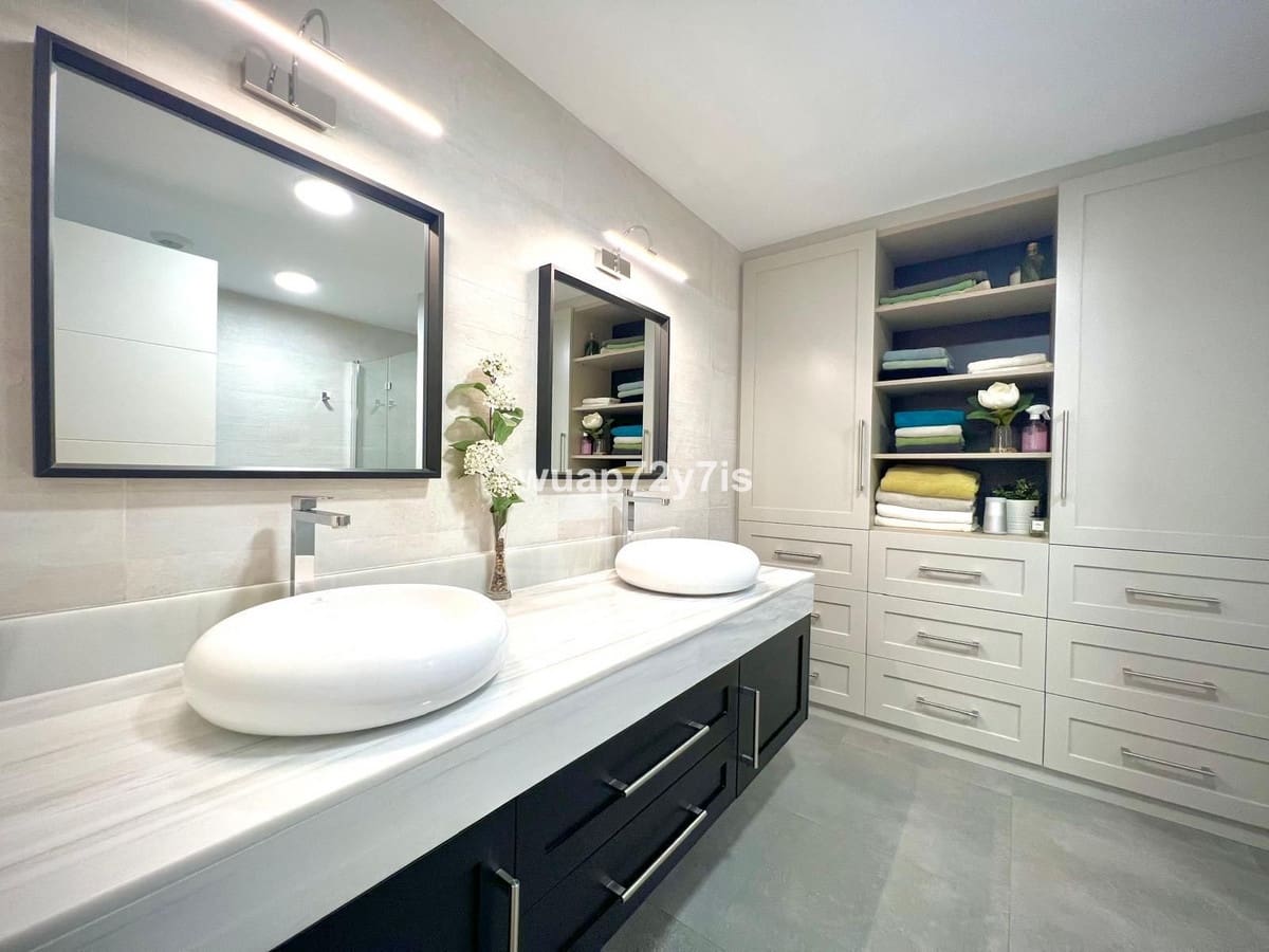 3 bedroom Apartment for sale in Estepona - € 860,000 (Ref: 9099451)