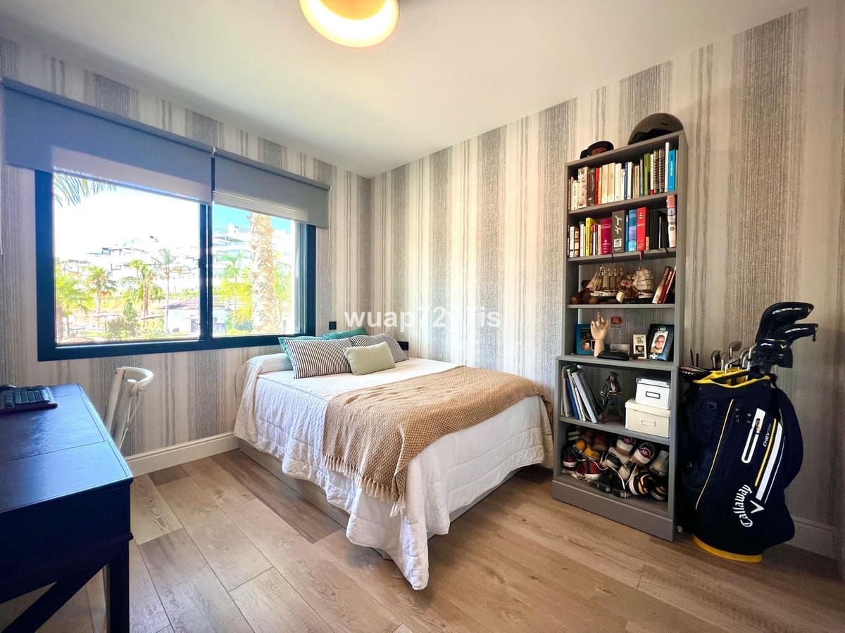 3 bedroom Apartment for sale in Estepona - € 860,000 (Ref: 9099451)