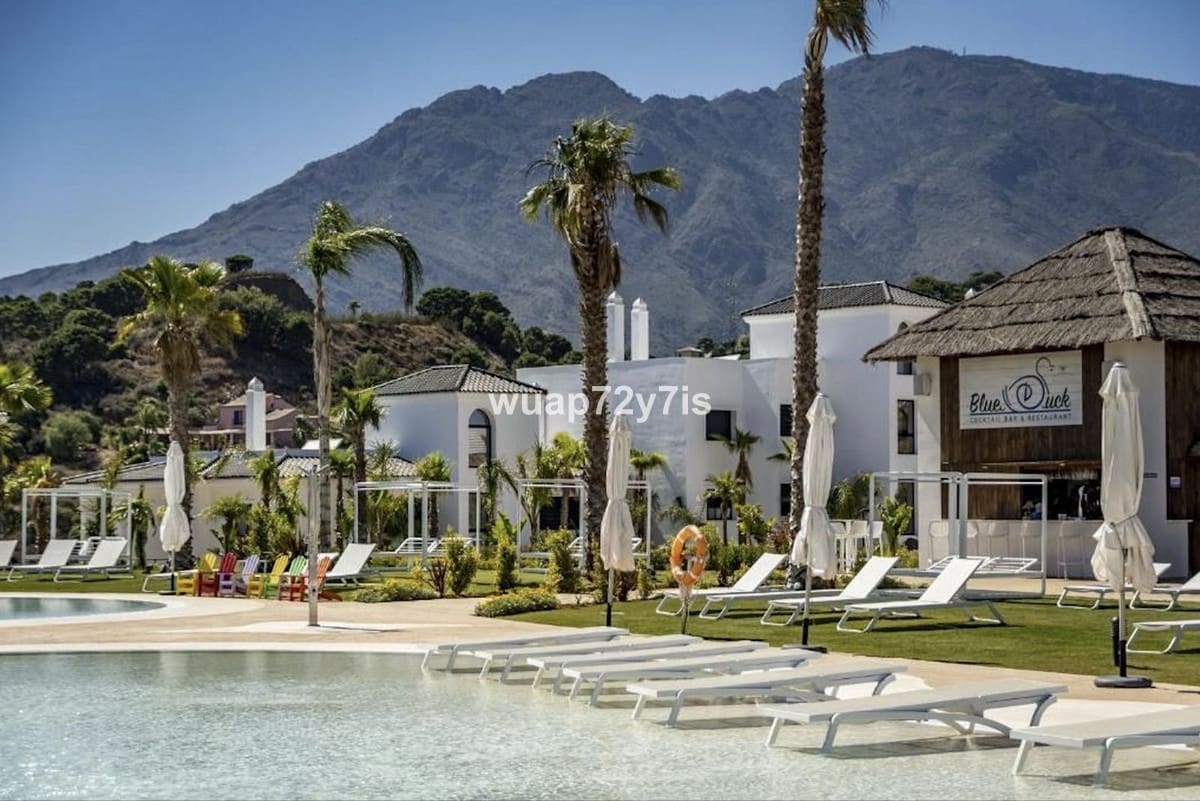 3 bedroom Apartment for sale in Estepona - € 860,000 (Ref: 9099451)