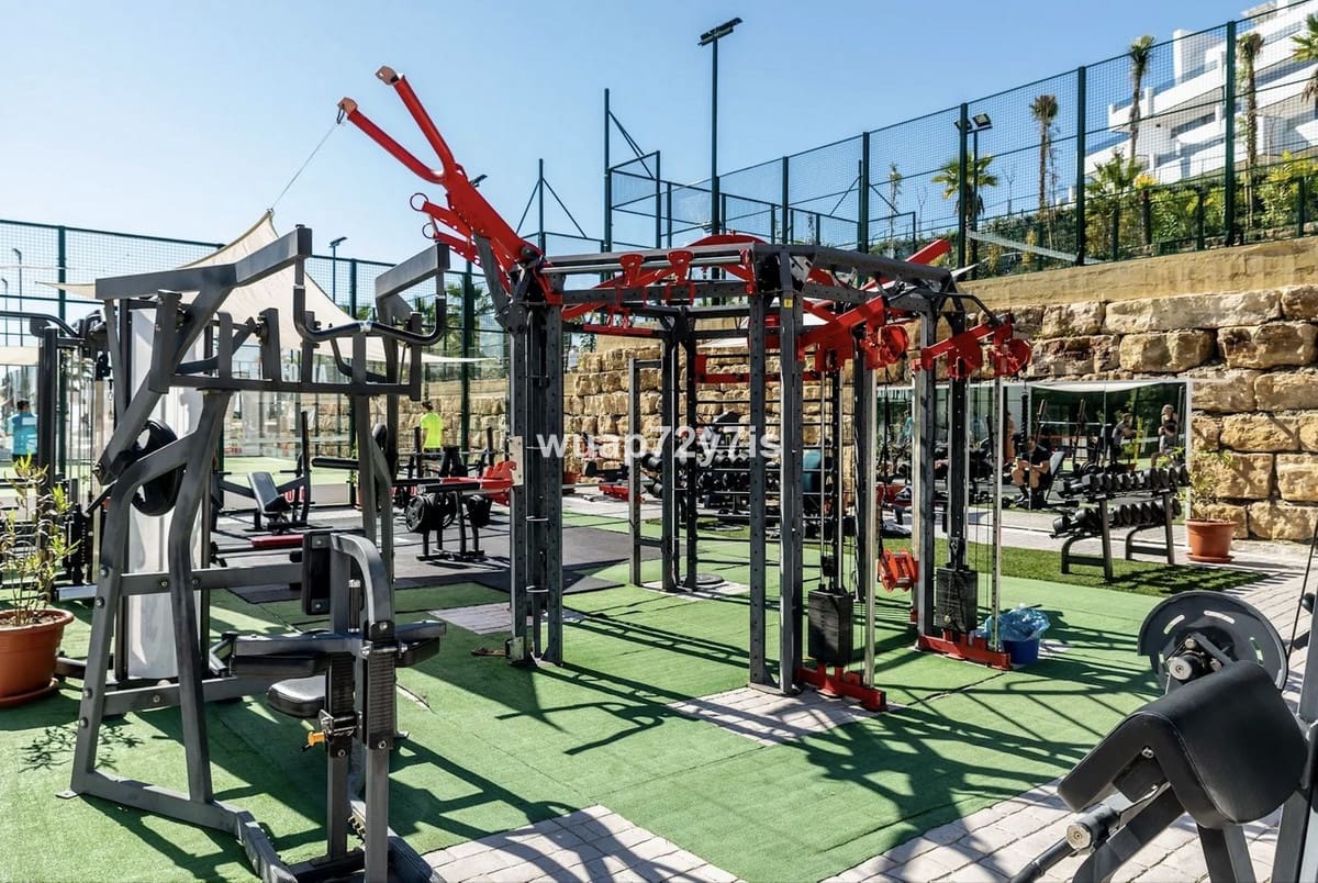 3 bedroom Apartment for sale in Estepona - € 860,000 (Ref: 9099451)