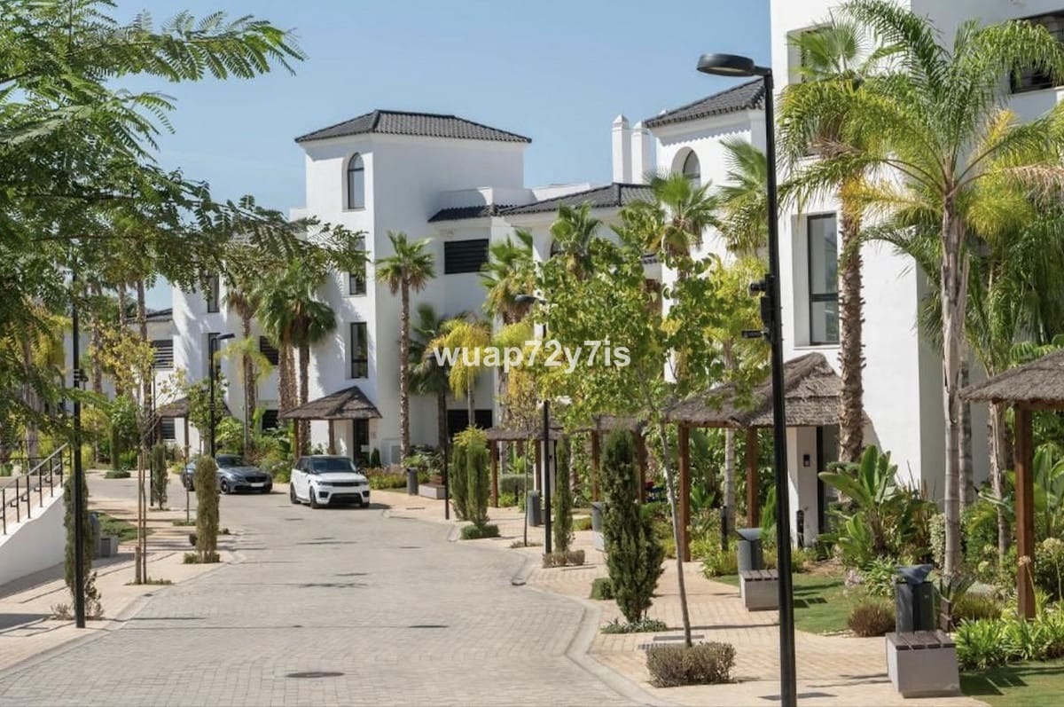 3 bedroom Apartment for sale in Estepona - € 860,000 (Ref: 9099451)